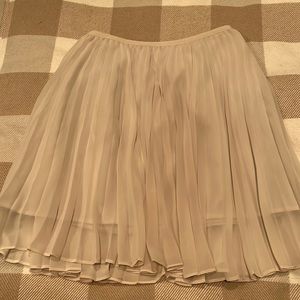 Aritzia Babaton pleated skirt